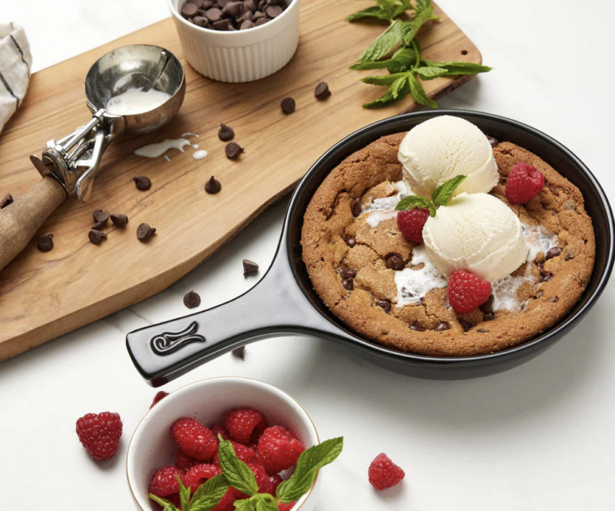 Image of an Xtrema signature skilled with a baked cookie topped with ice cream